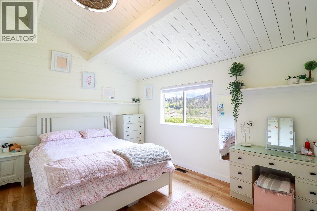 5816 Andrew Avenue, Summerland