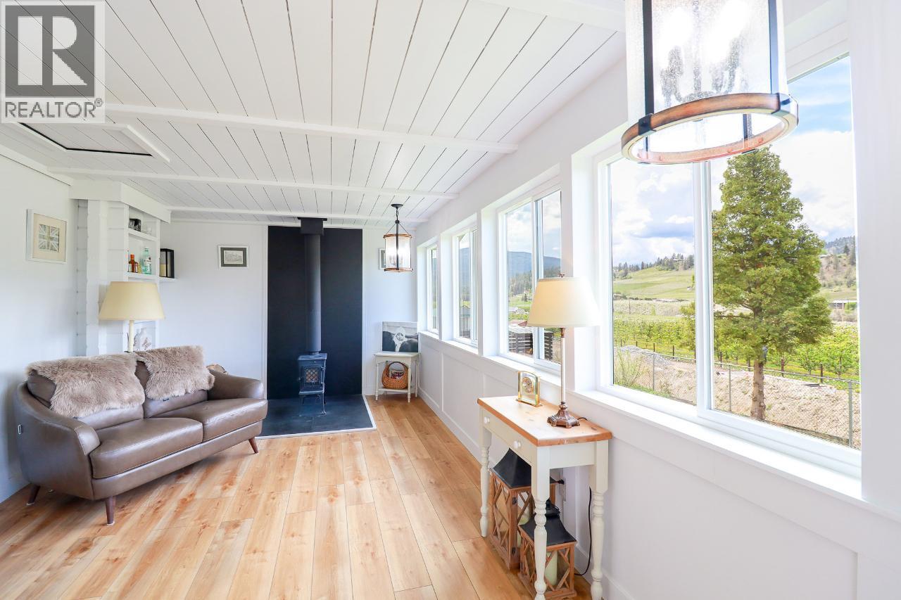 5816 Andrew Avenue, Summerland