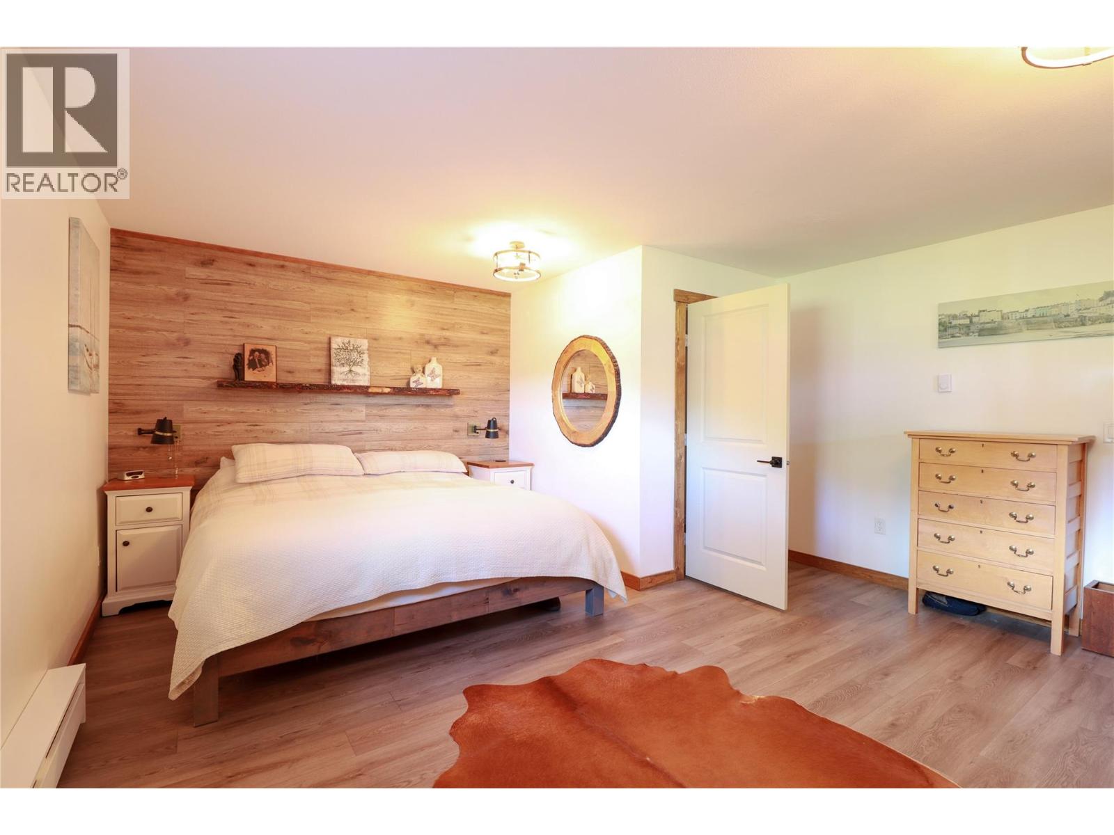 5816 Andrew Avenue, Summerland