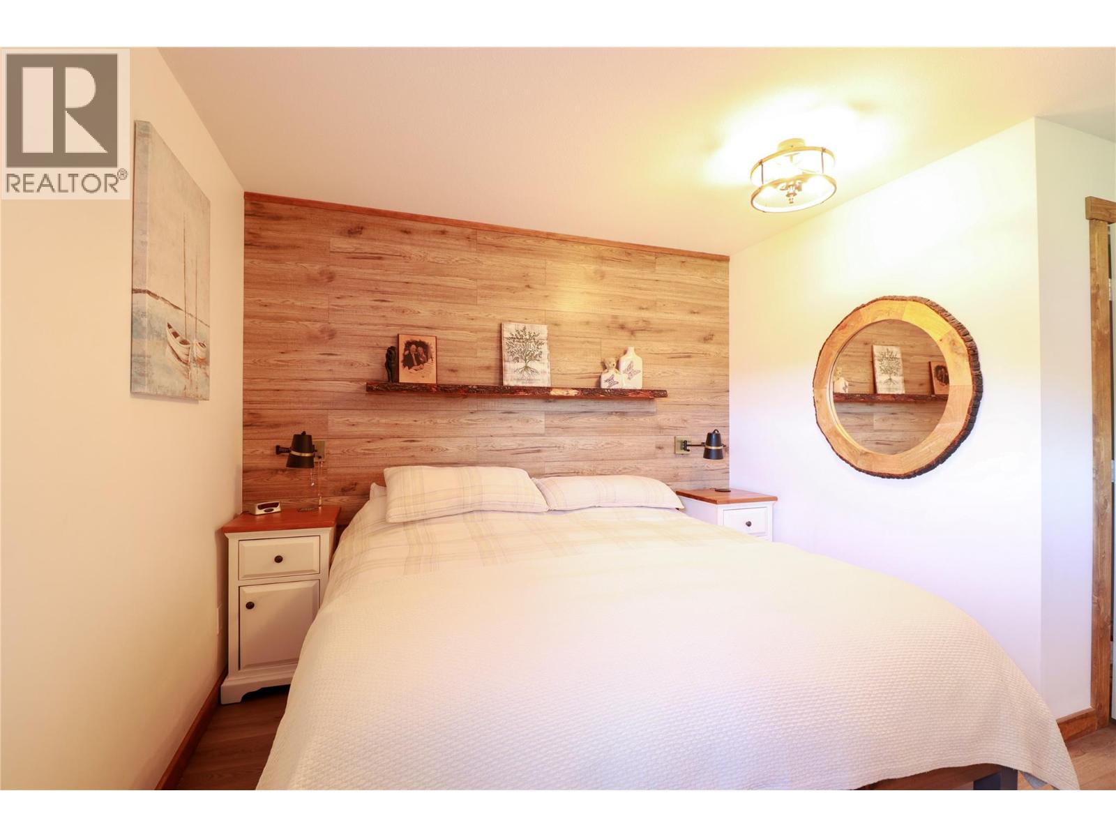 5816 Andrew Avenue, Summerland