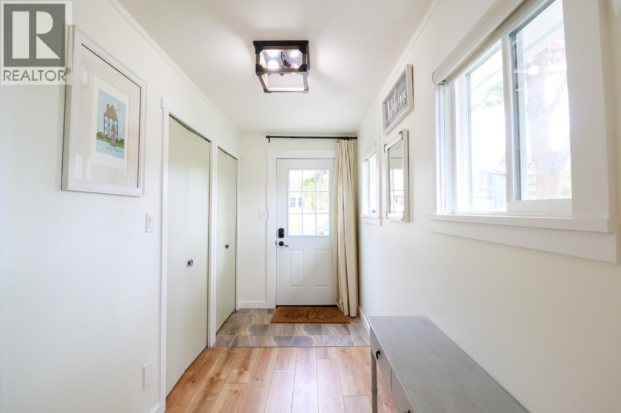 5816 Andrew Avenue, Summerland