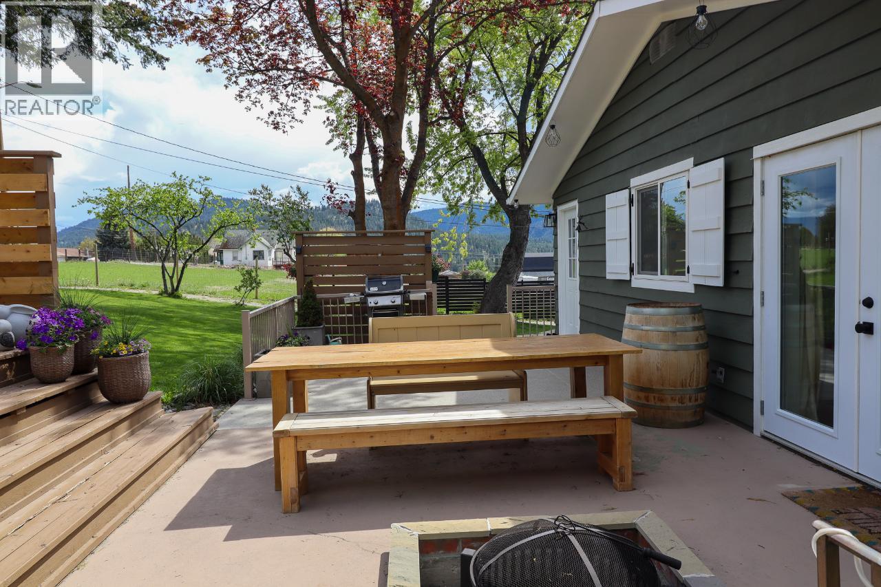 5816 Andrew Avenue, Summerland