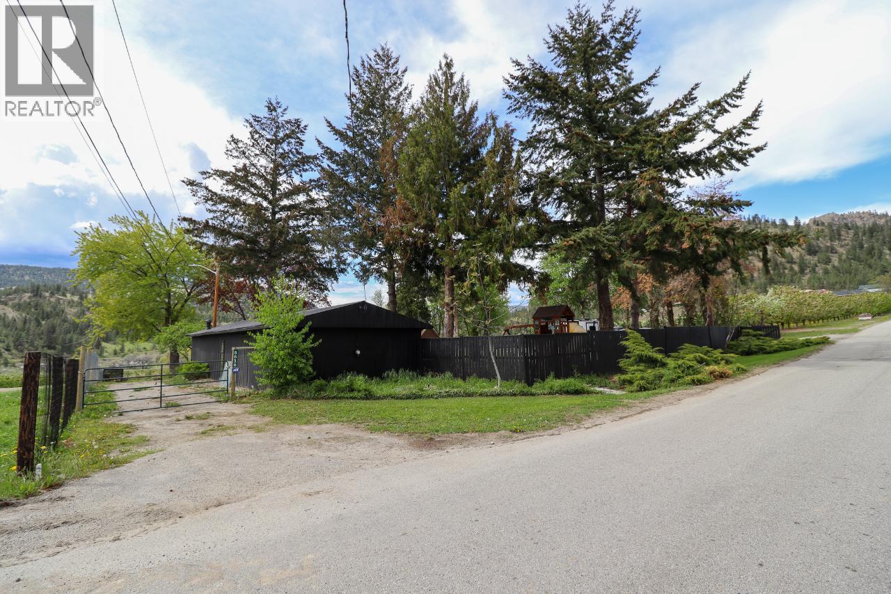 5816 Andrew Avenue, Summerland