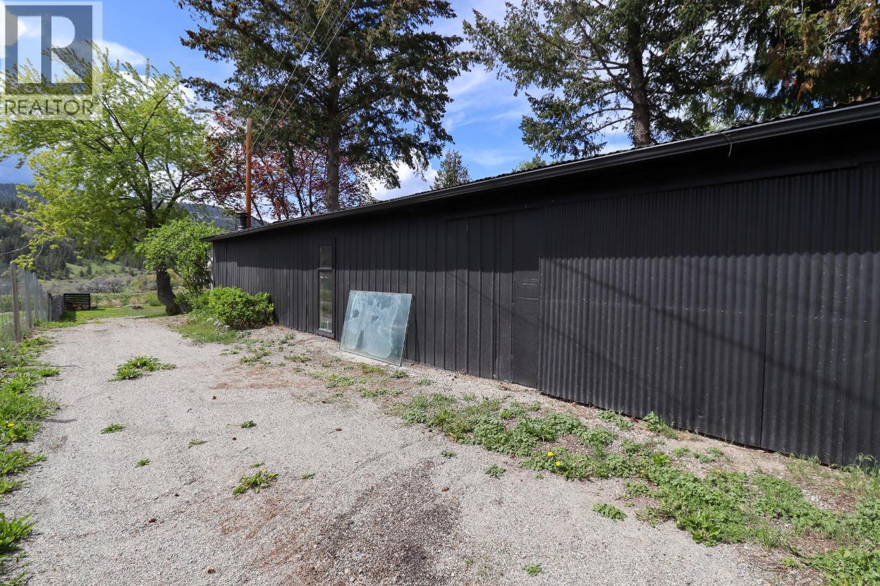 5816 Andrew Avenue, Summerland