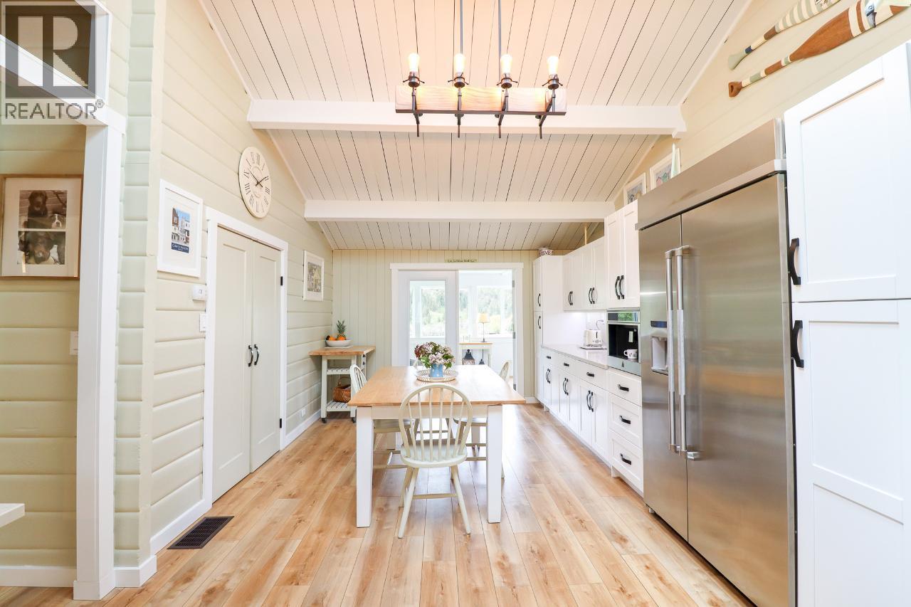 5816 Andrew Avenue, Summerland