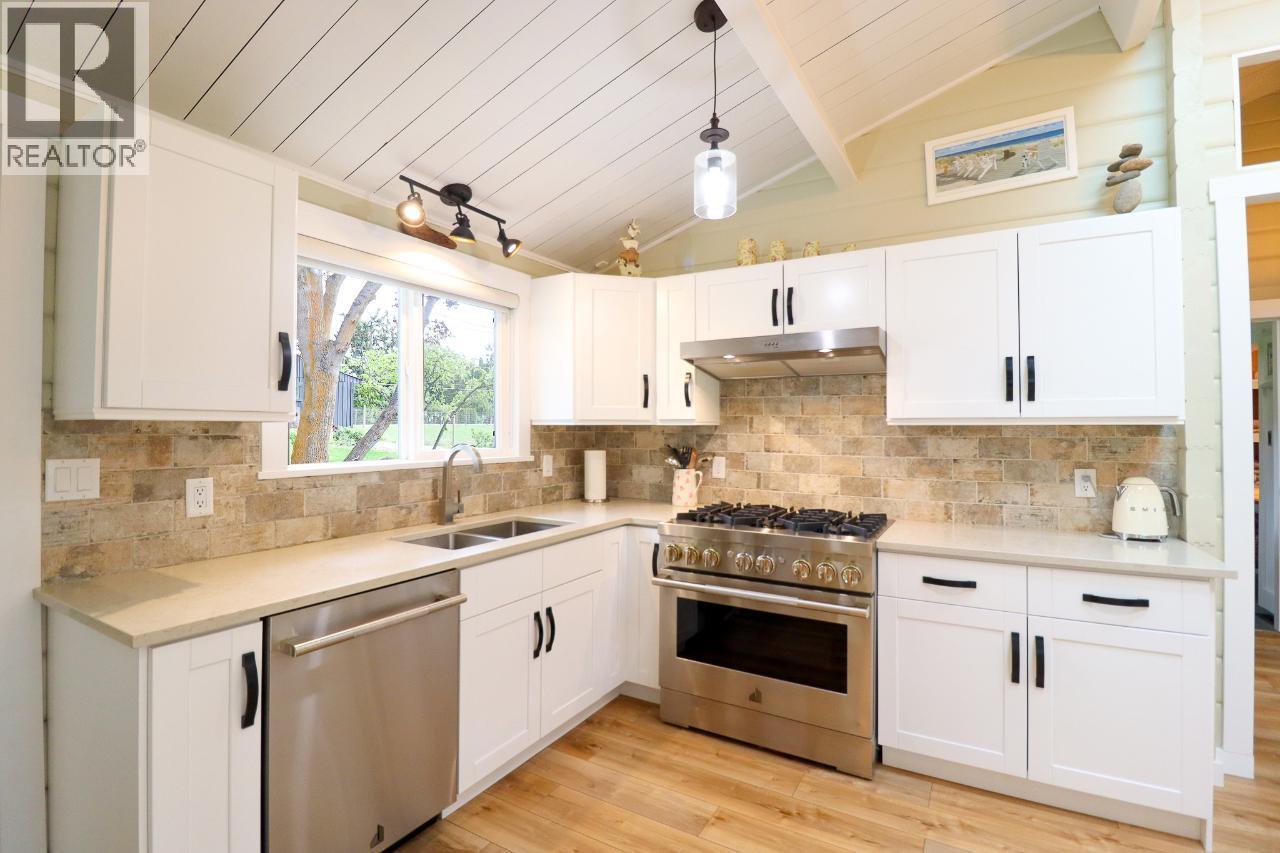 5816 Andrew Avenue, Summerland