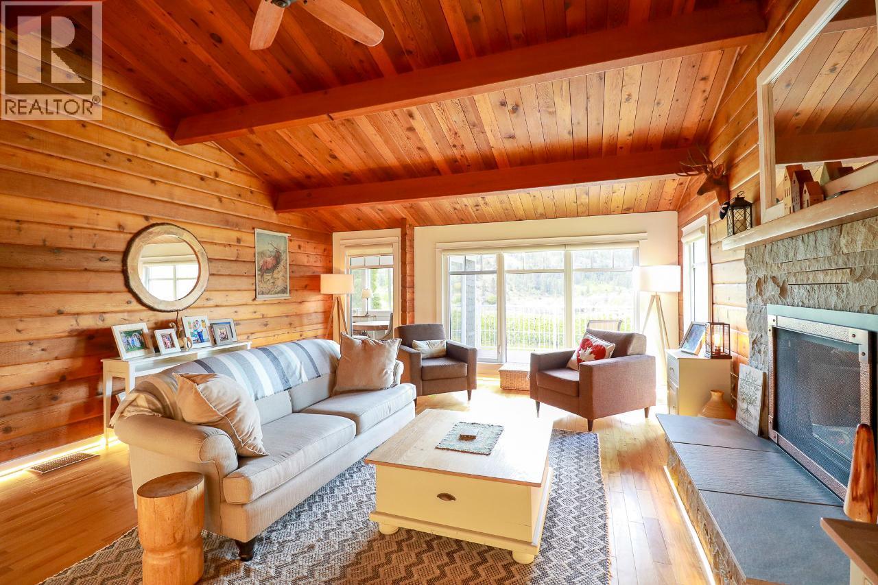 5816 Andrew Avenue, Summerland