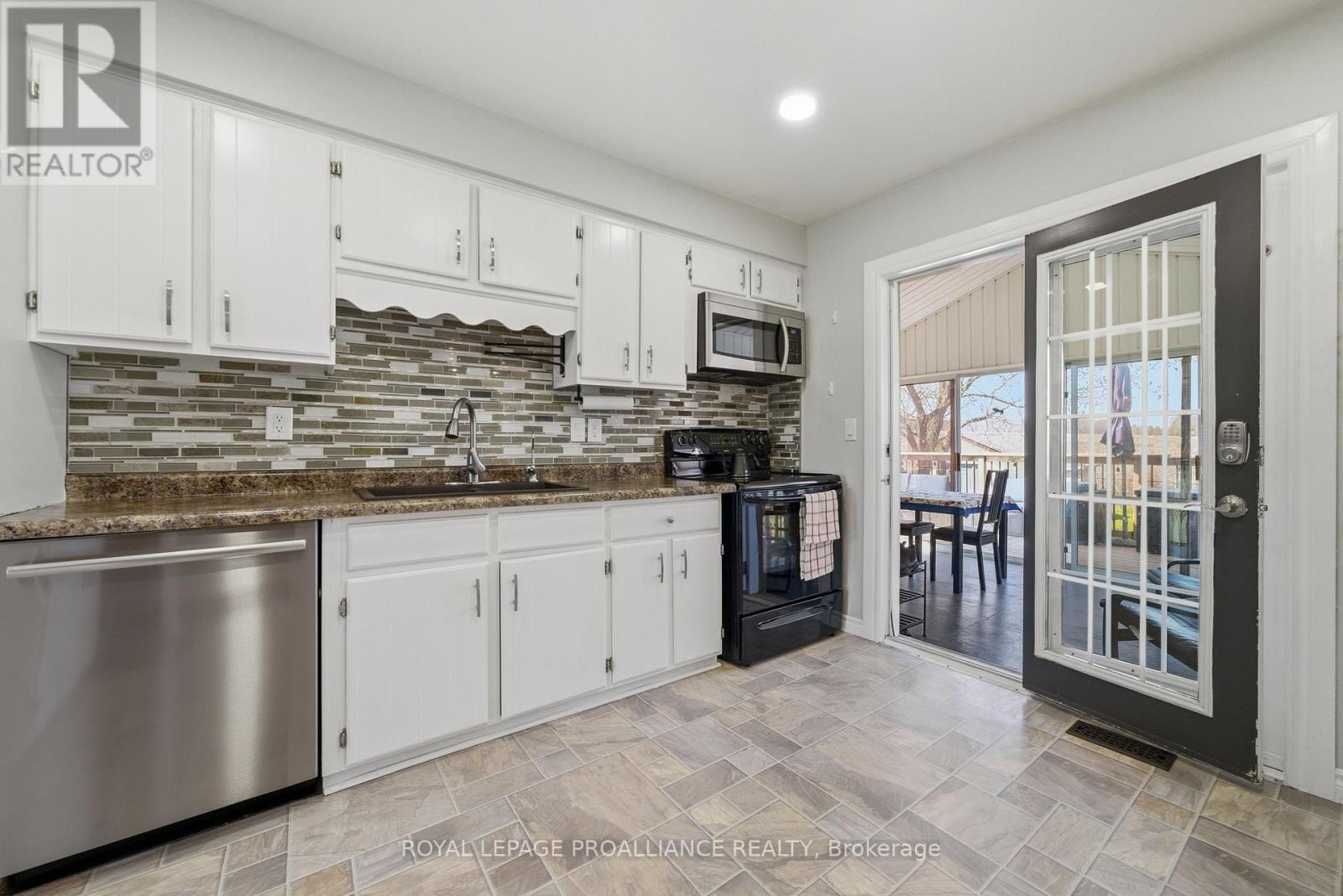 585 LESTER ROAD - 13