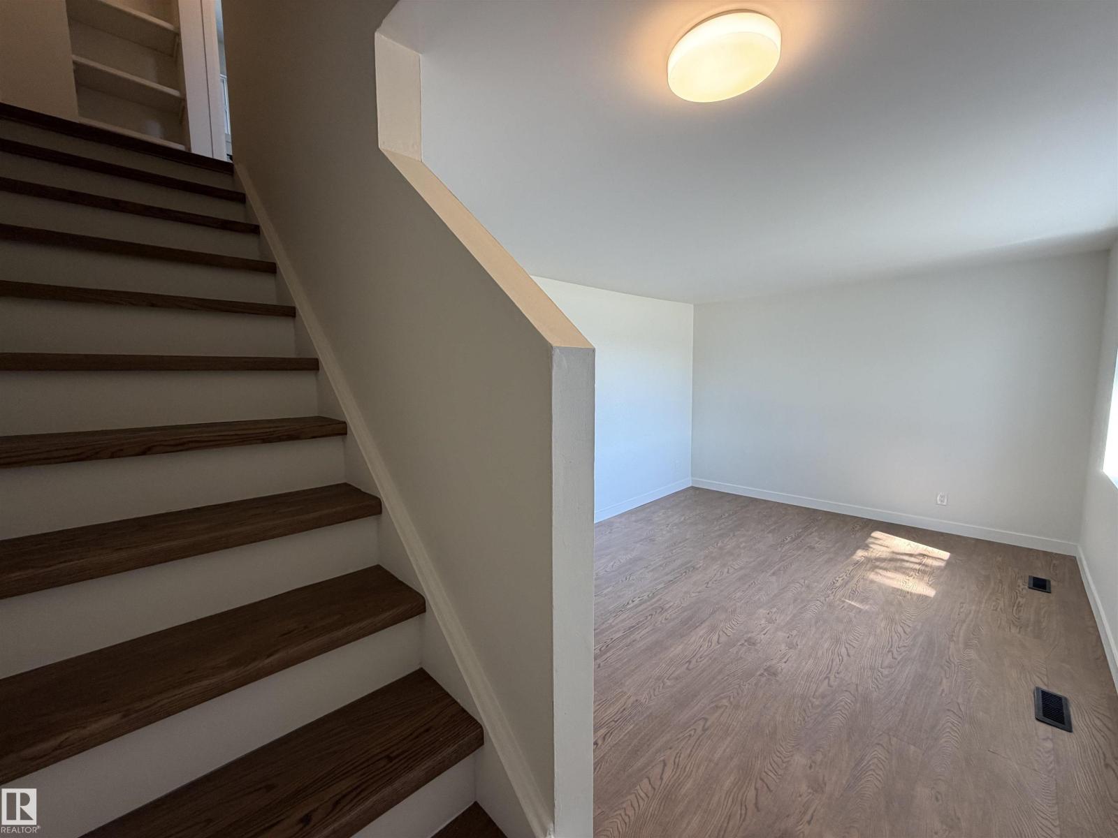 404 HERMITAGE RD NW, Edmonton