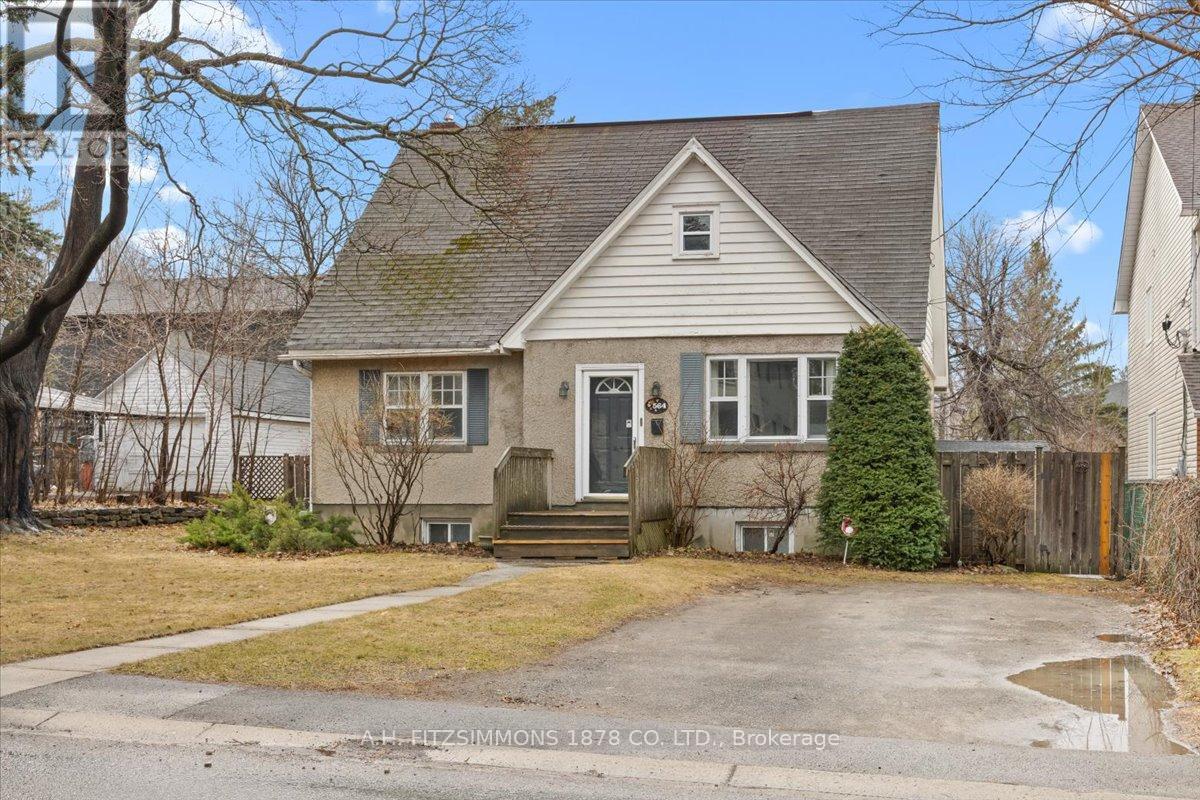 564 TWEEDSMUIR AVENUE - 1