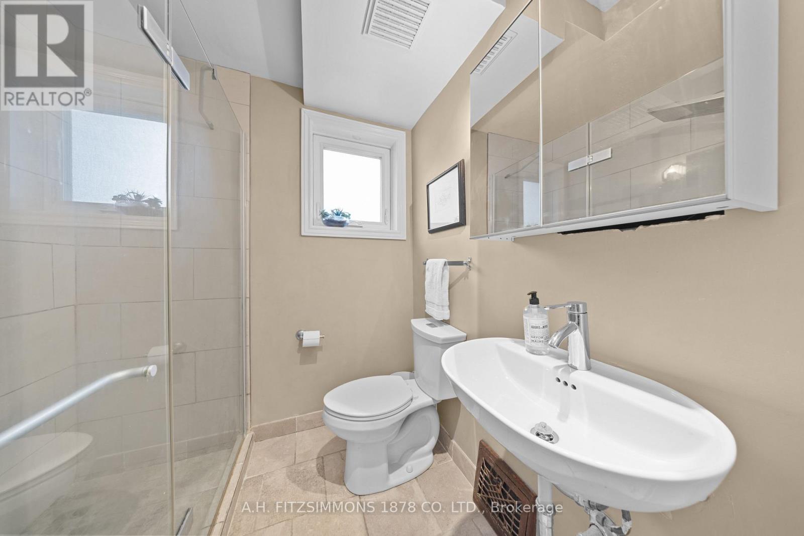 564 TWEEDSMUIR AVENUE - 11