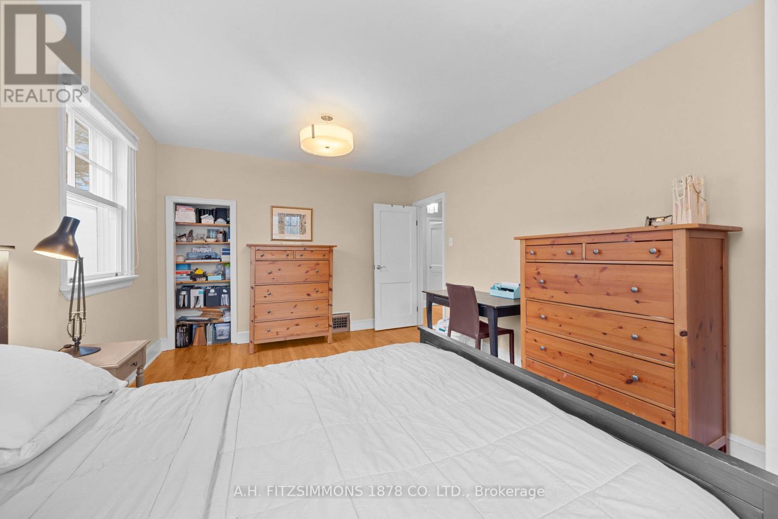 564 TWEEDSMUIR AVENUE - 13