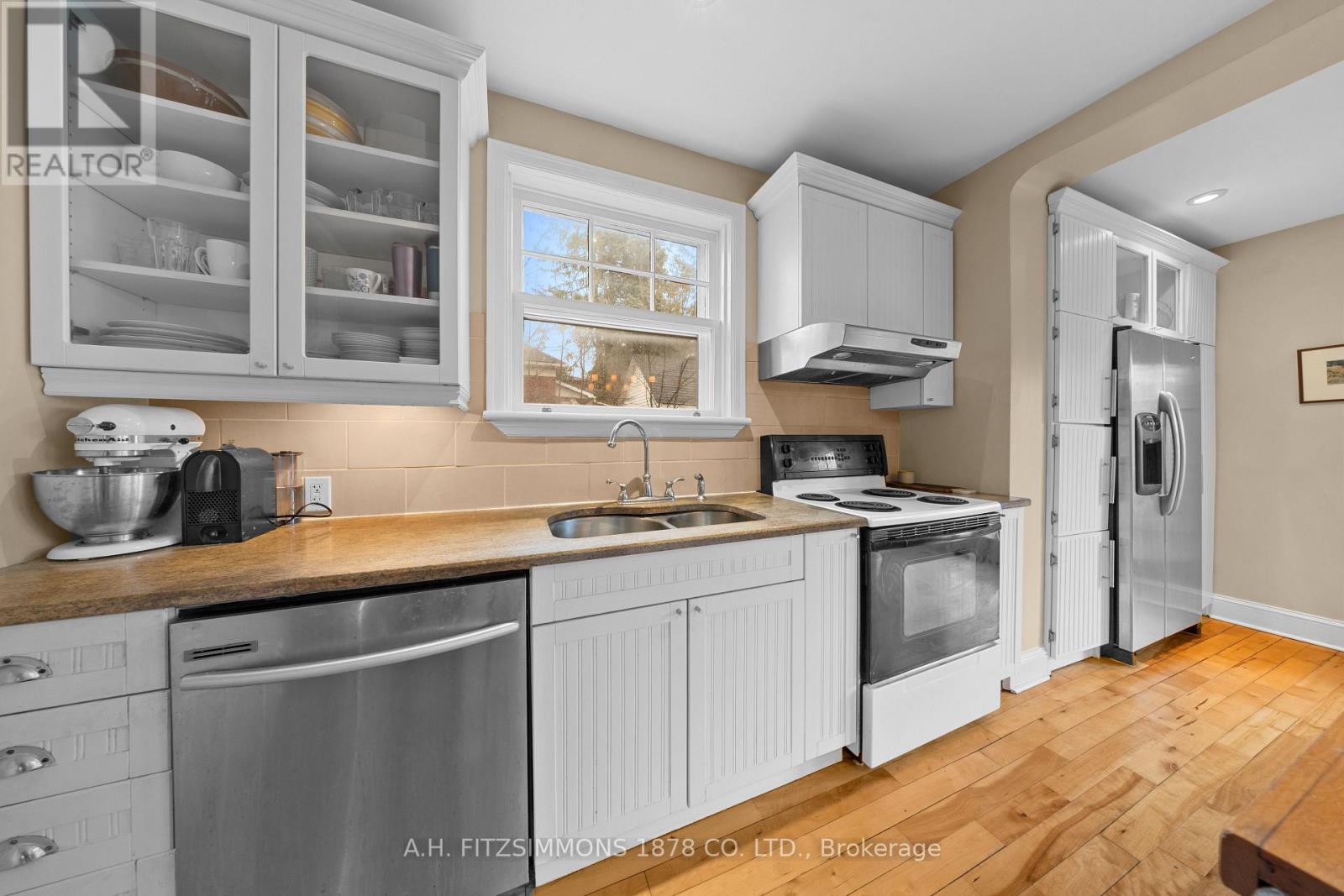 564 TWEEDSMUIR AVENUE - 15
