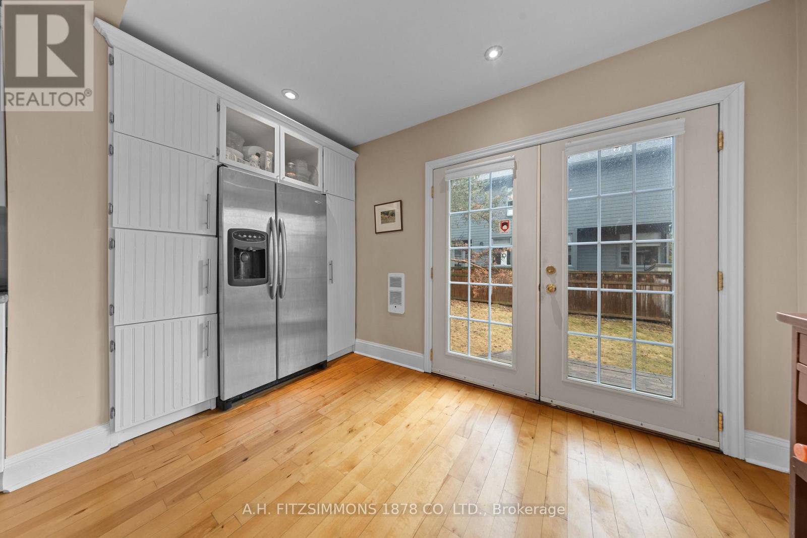 564 TWEEDSMUIR AVENUE - 18
