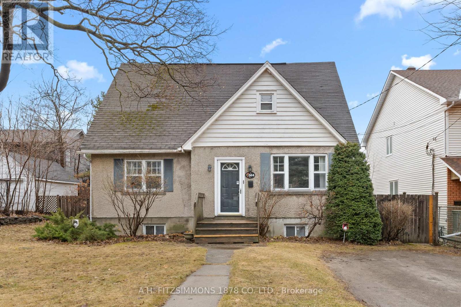 564 TWEEDSMUIR AVENUE - 2