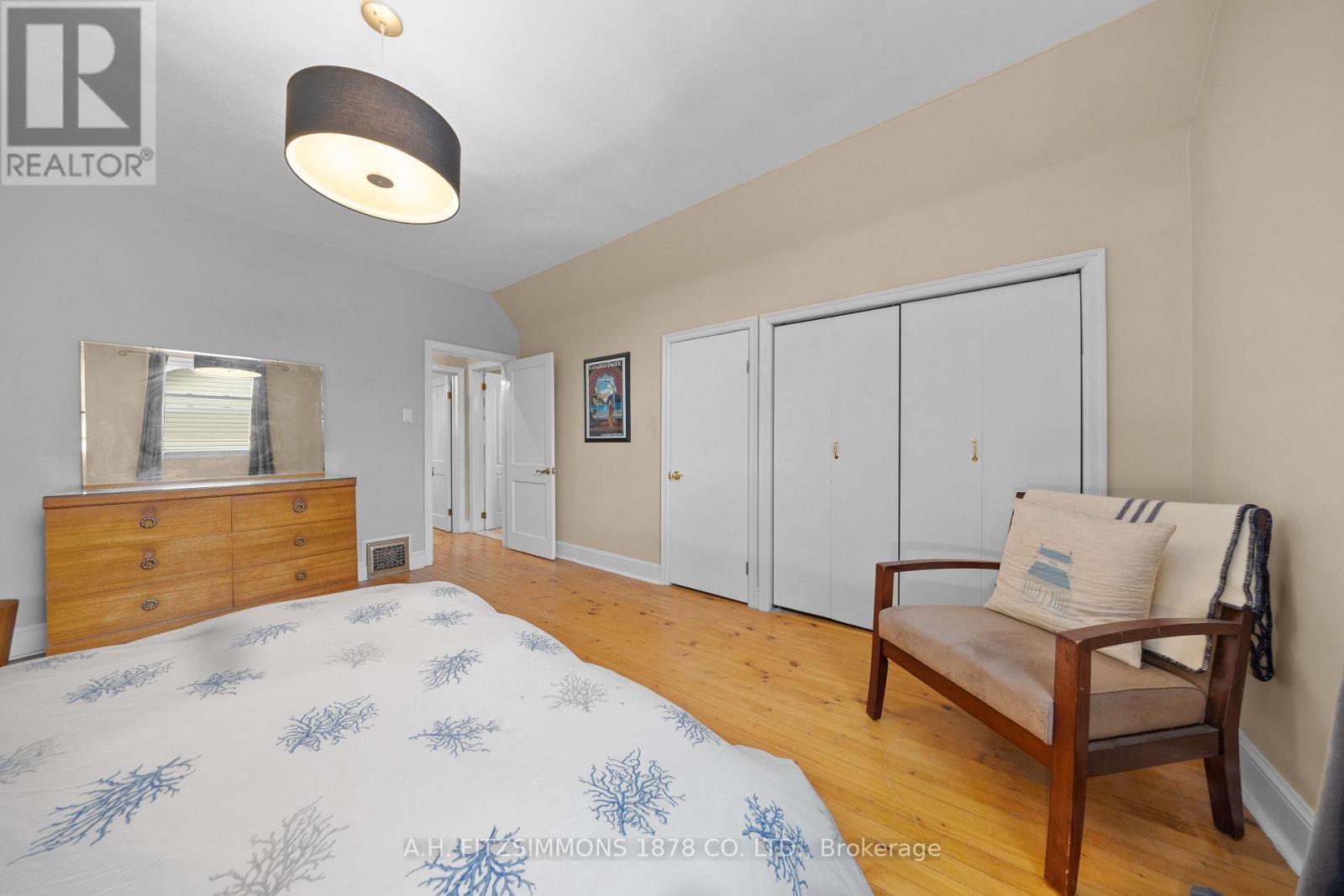 564 TWEEDSMUIR AVENUE - 22