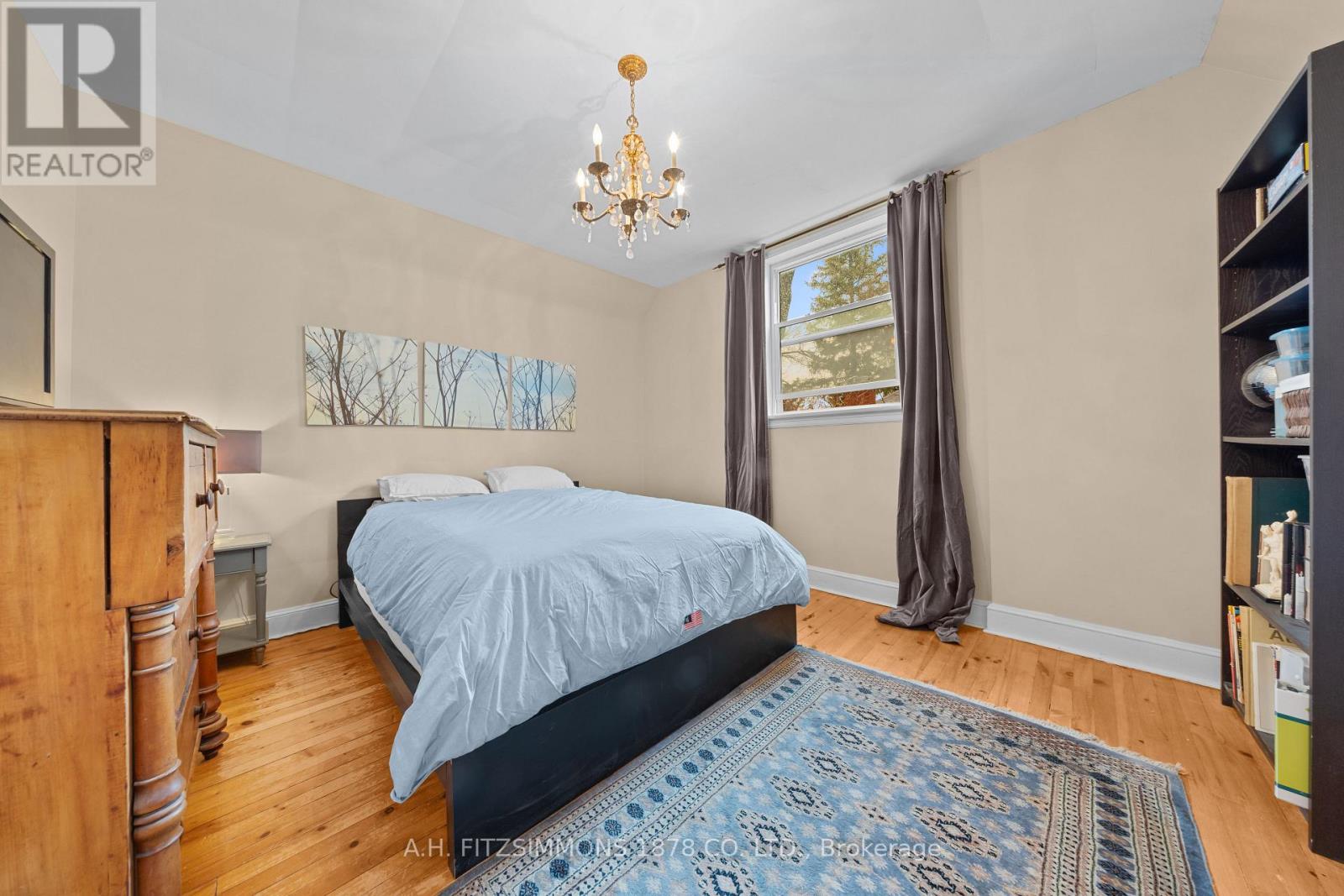 564 TWEEDSMUIR AVENUE - 26