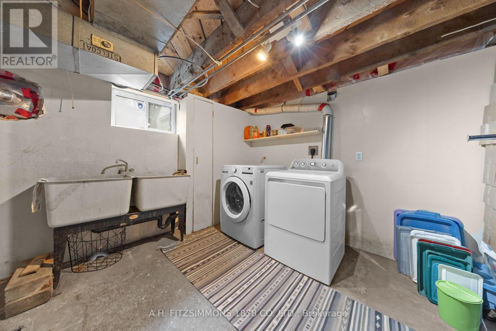 564 TWEEDSMUIR AVENUE - 34
