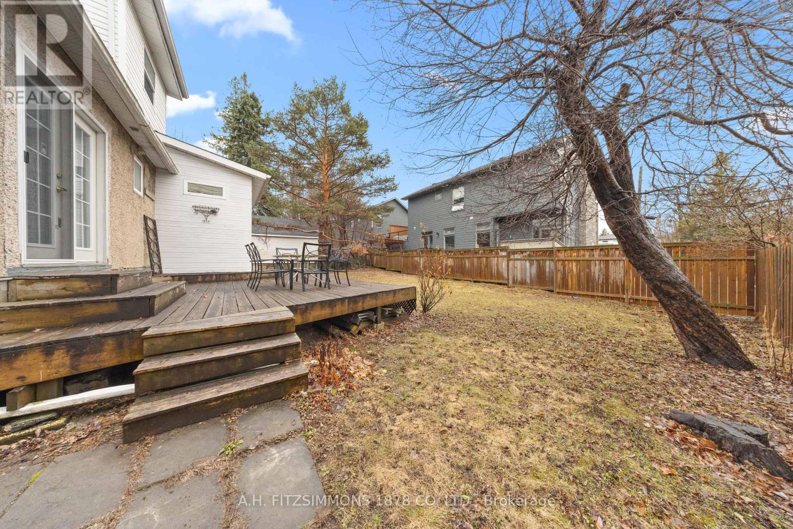 564 TWEEDSMUIR AVENUE - 35