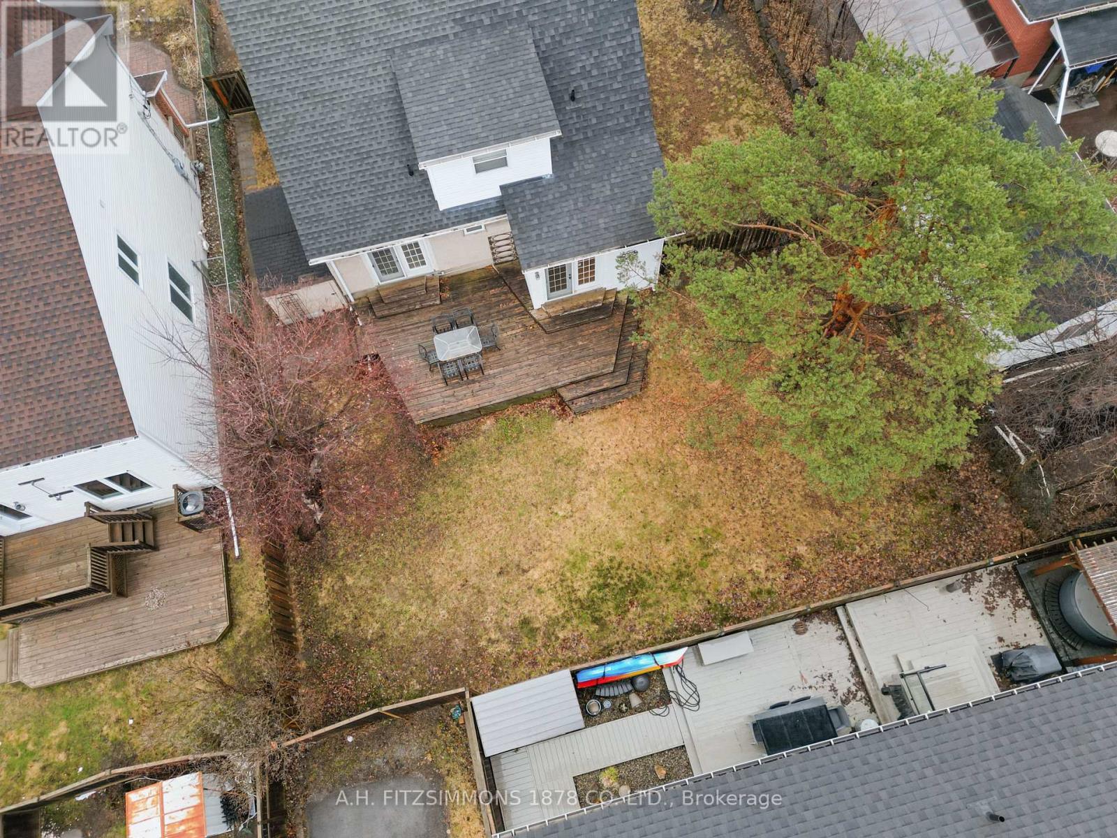 564 TWEEDSMUIR AVENUE - 38