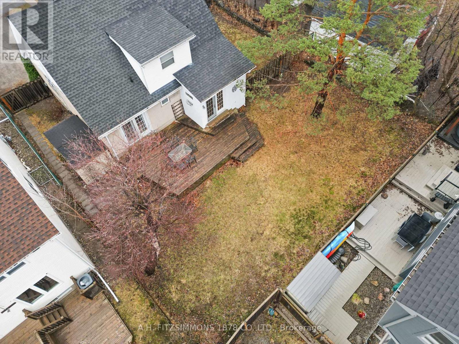 564 TWEEDSMUIR AVENUE - 40