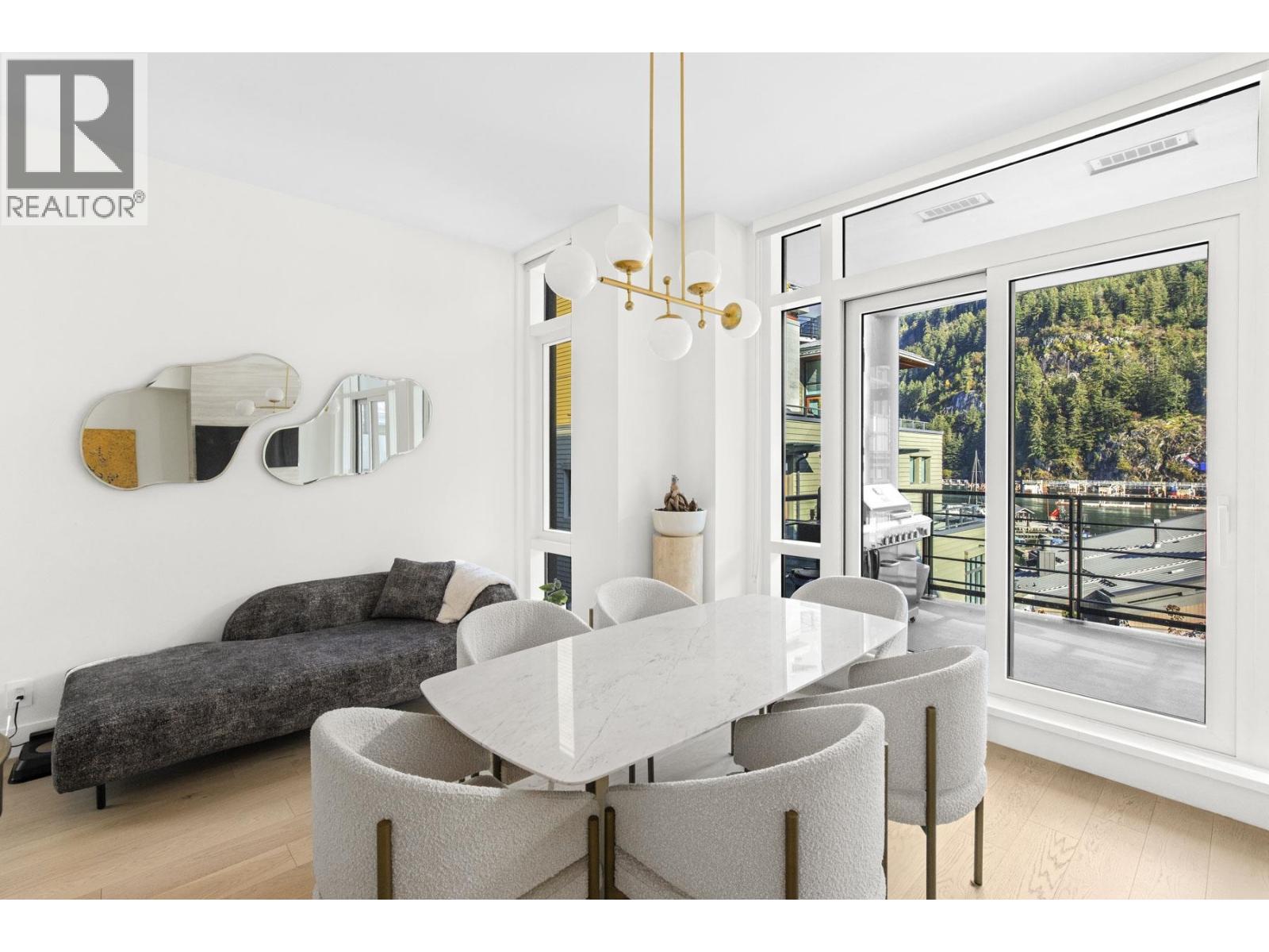 301 6697 NELSON AVENUE, West Vancouver