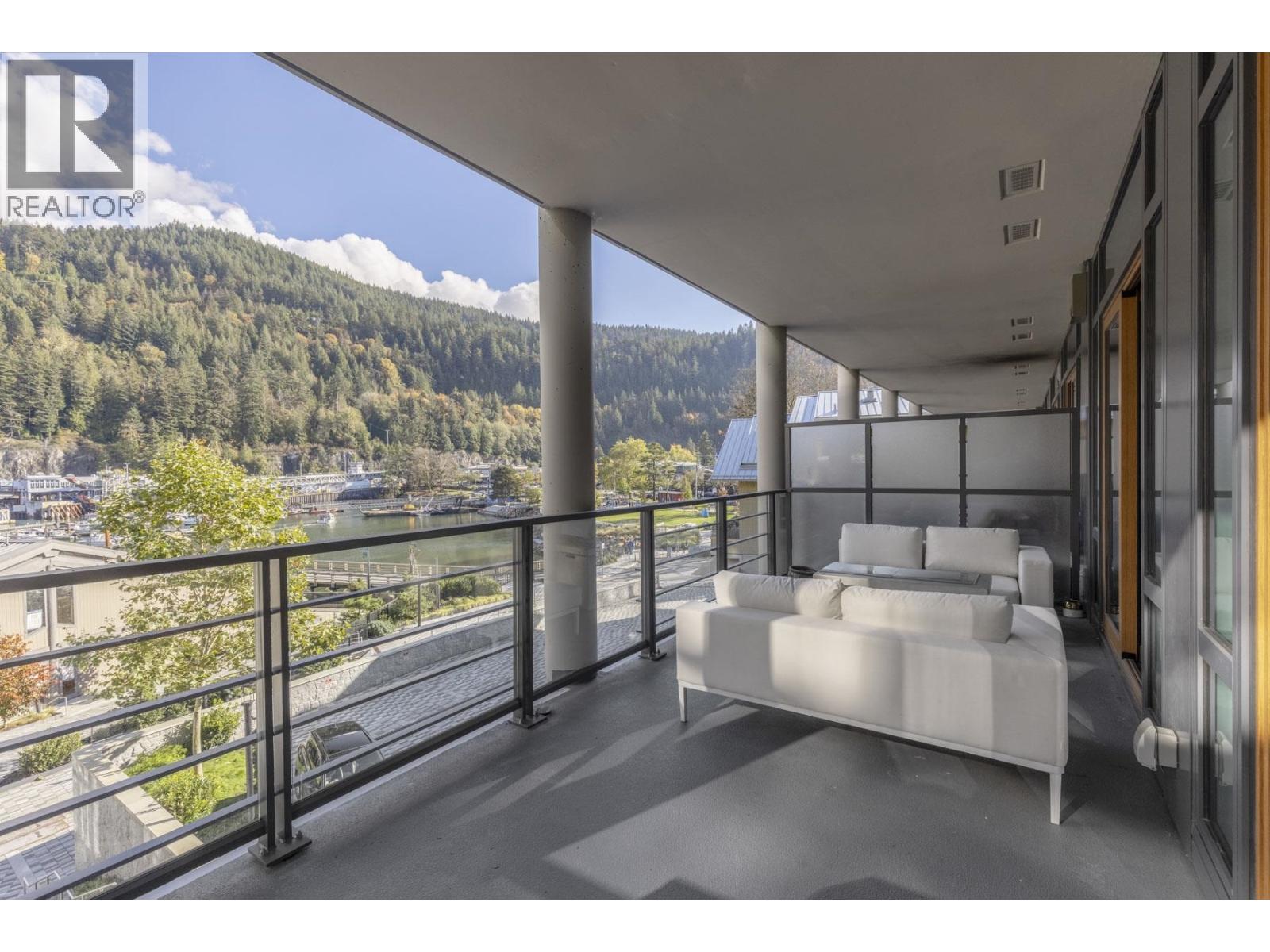 301 6697 NELSON AVENUE, West Vancouver