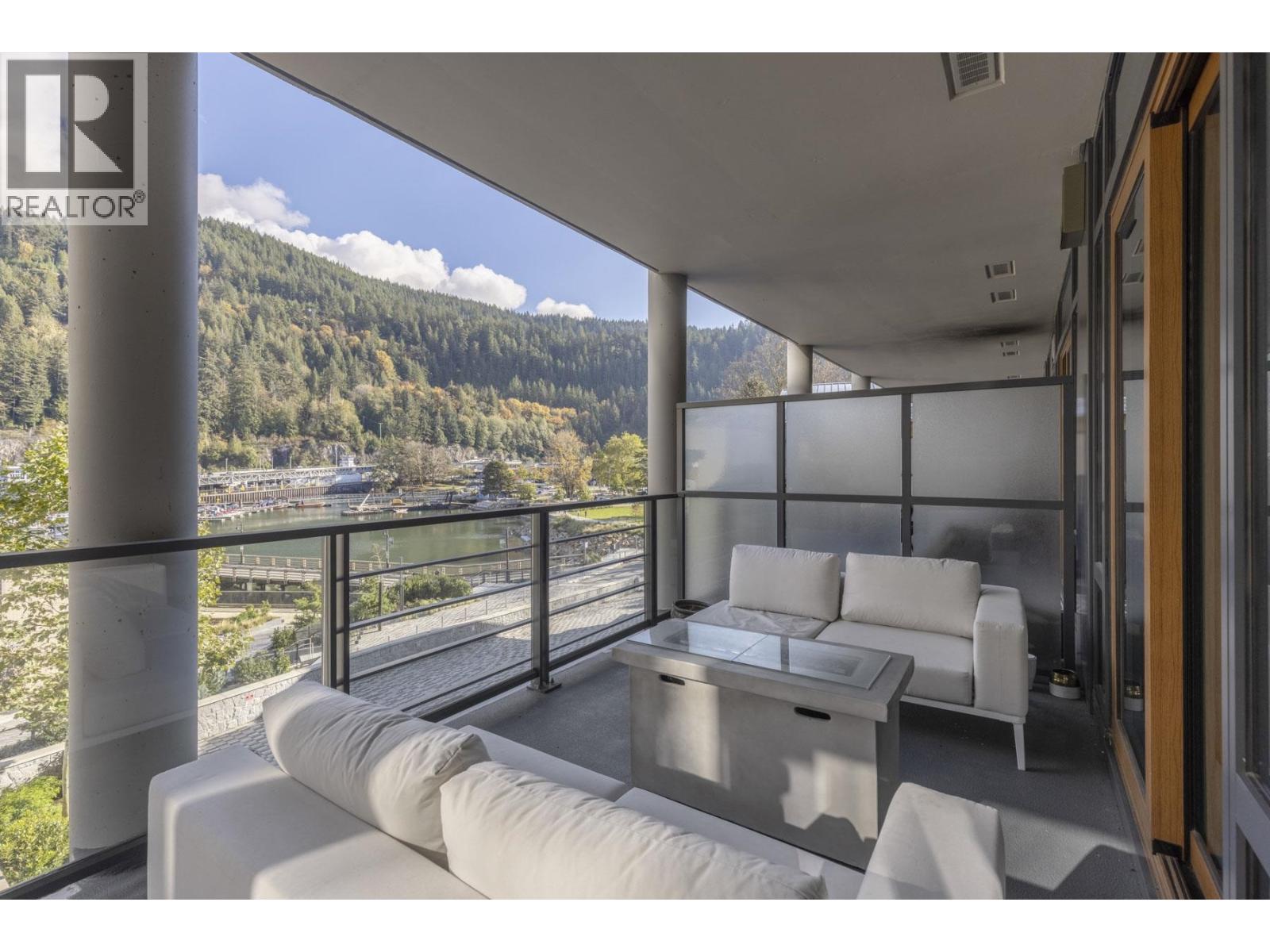 301 6697 NELSON AVENUE, West Vancouver