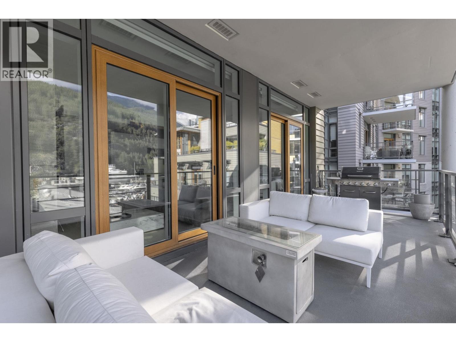 301 6697 NELSON AVENUE, West Vancouver