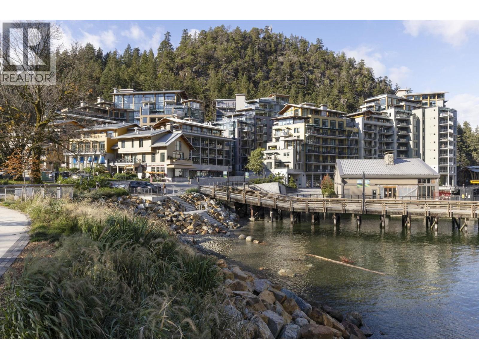 301 6697 NELSON AVENUE, West Vancouver