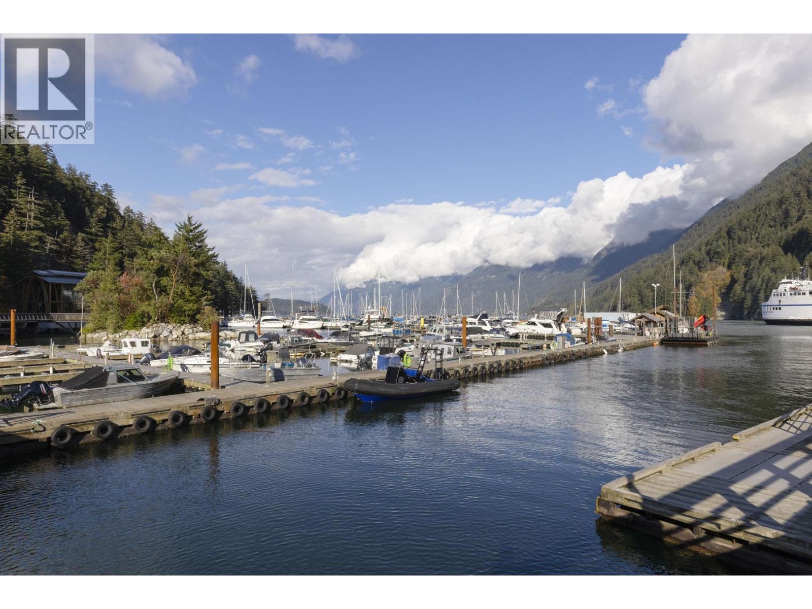 301 6697 NELSON AVENUE, West Vancouver