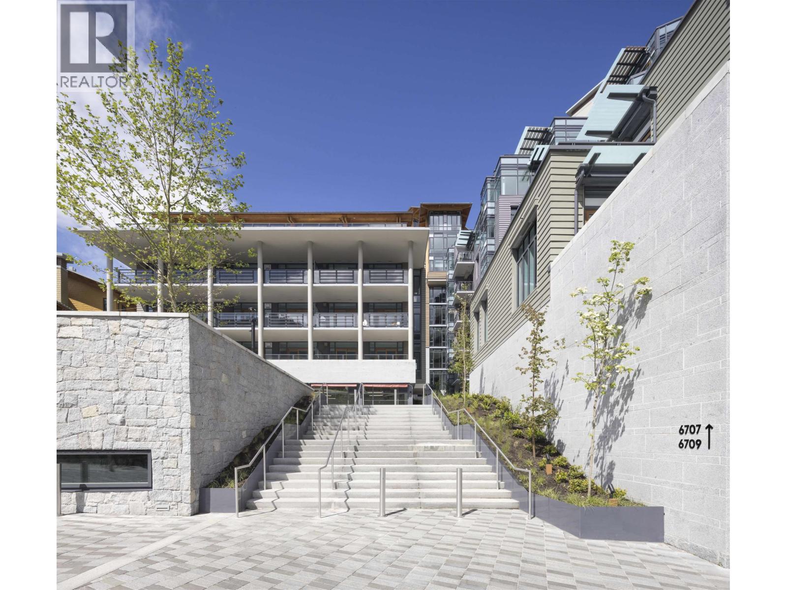 301 6697 NELSON AVENUE, West Vancouver