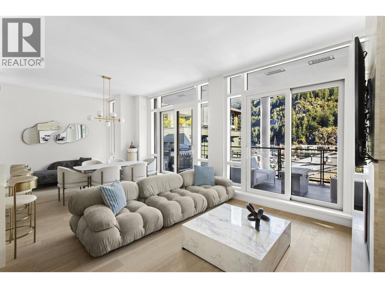 301 6697 NELSON AVENUE, West Vancouver