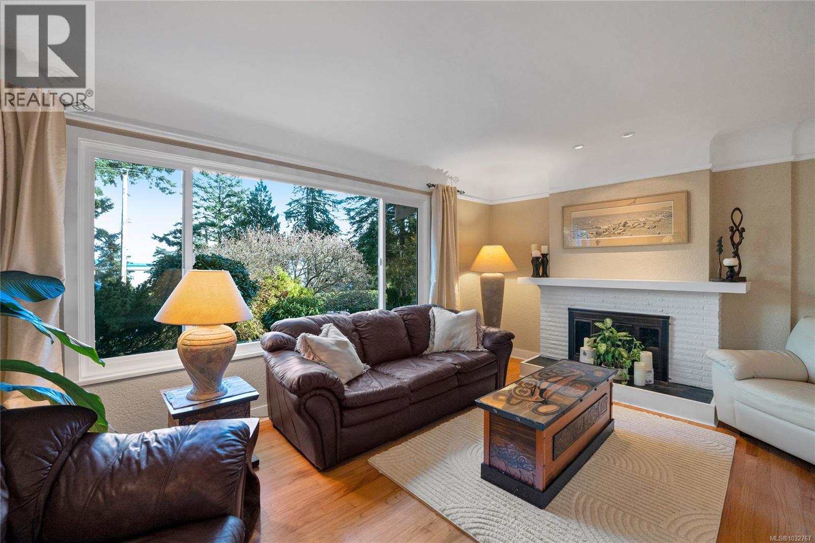 2229 Arbutus Rd - 1