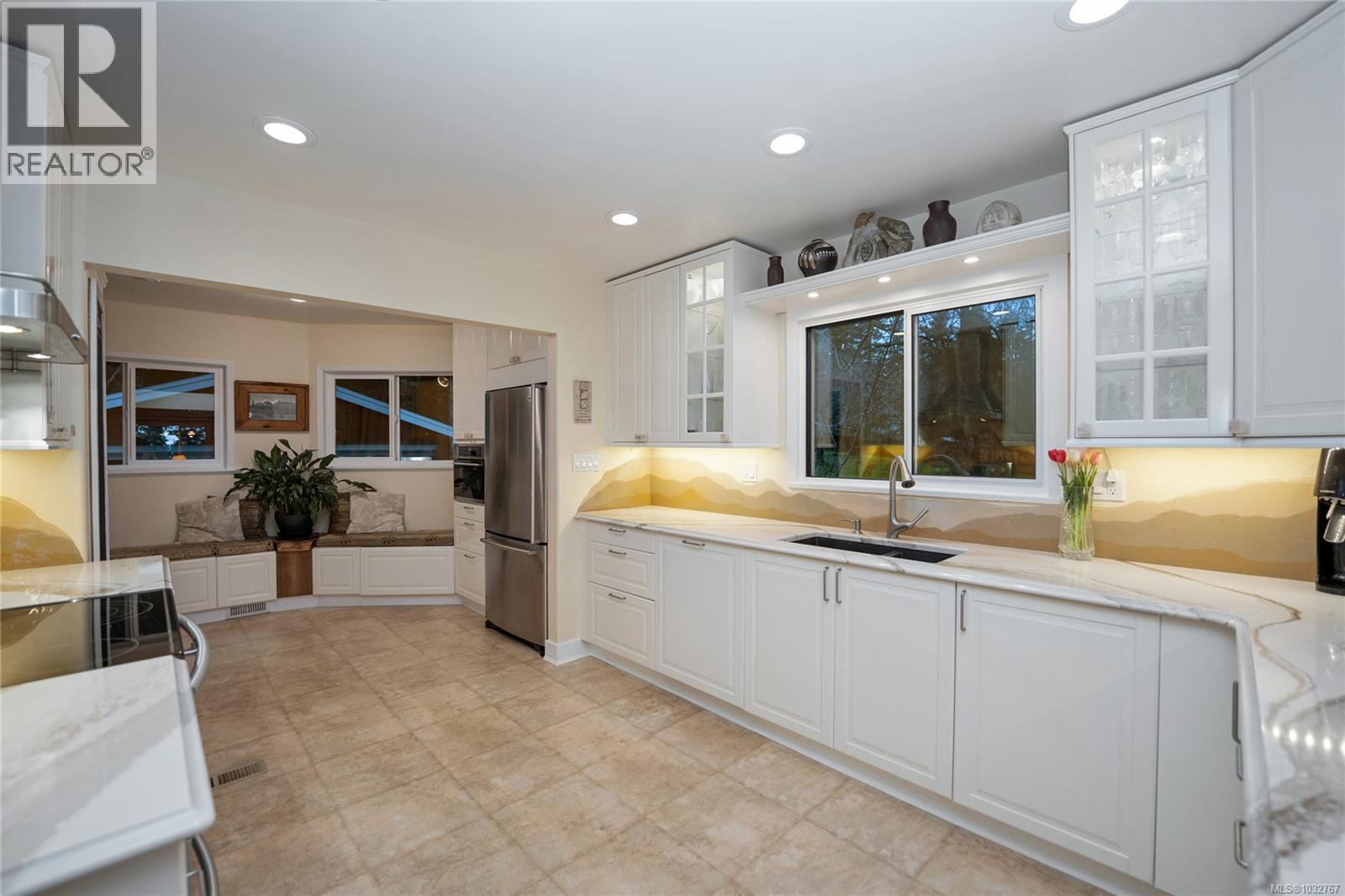 2229 Arbutus Rd - 15