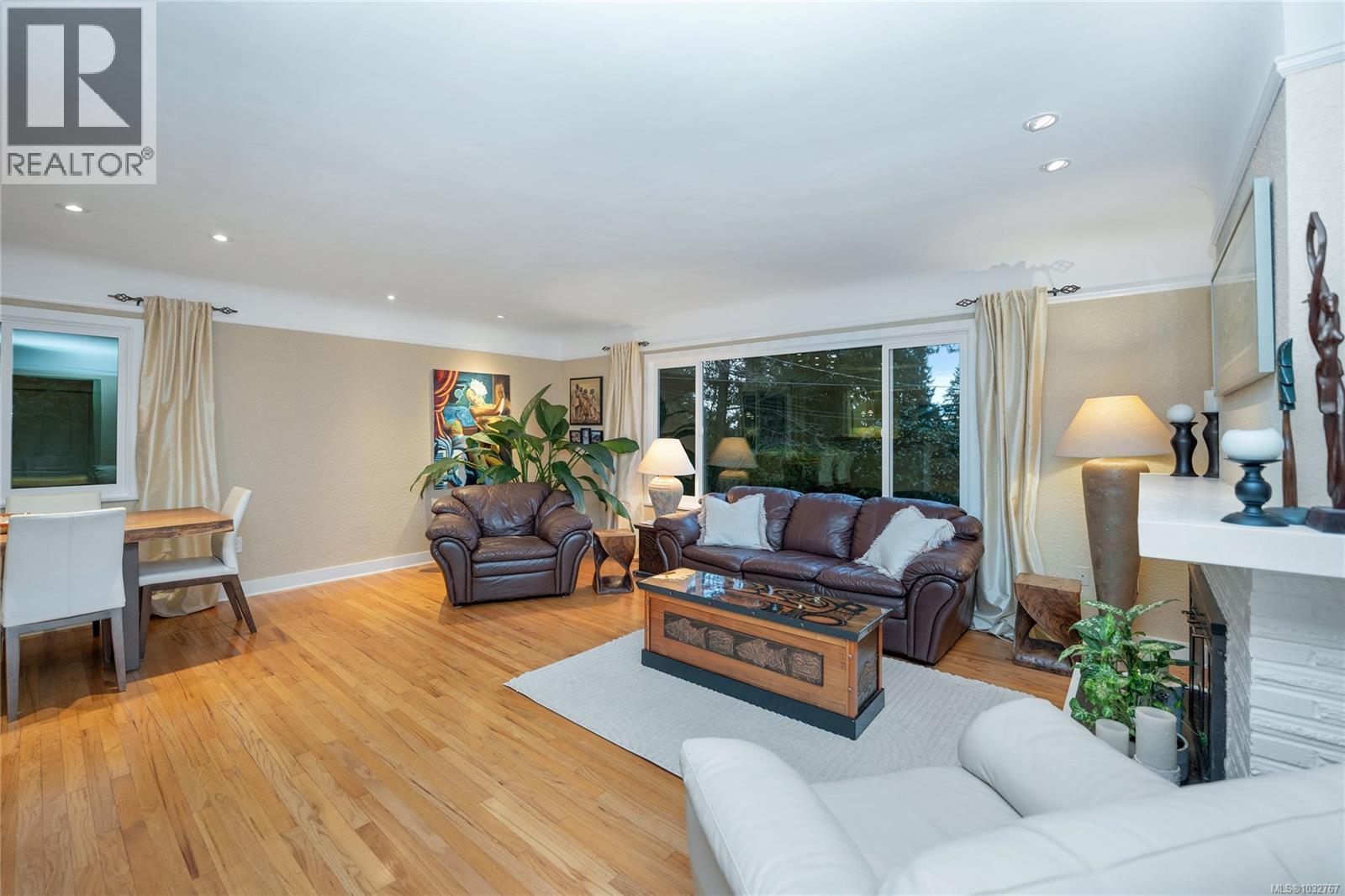 2229 Arbutus Rd - 6