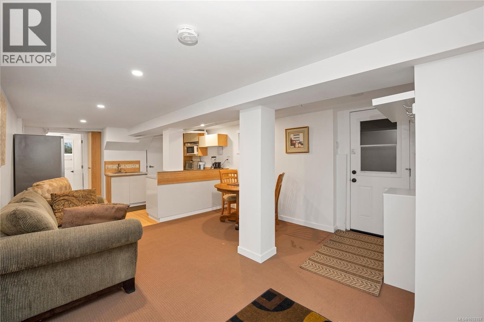 2229 Arbutus Rd - 30