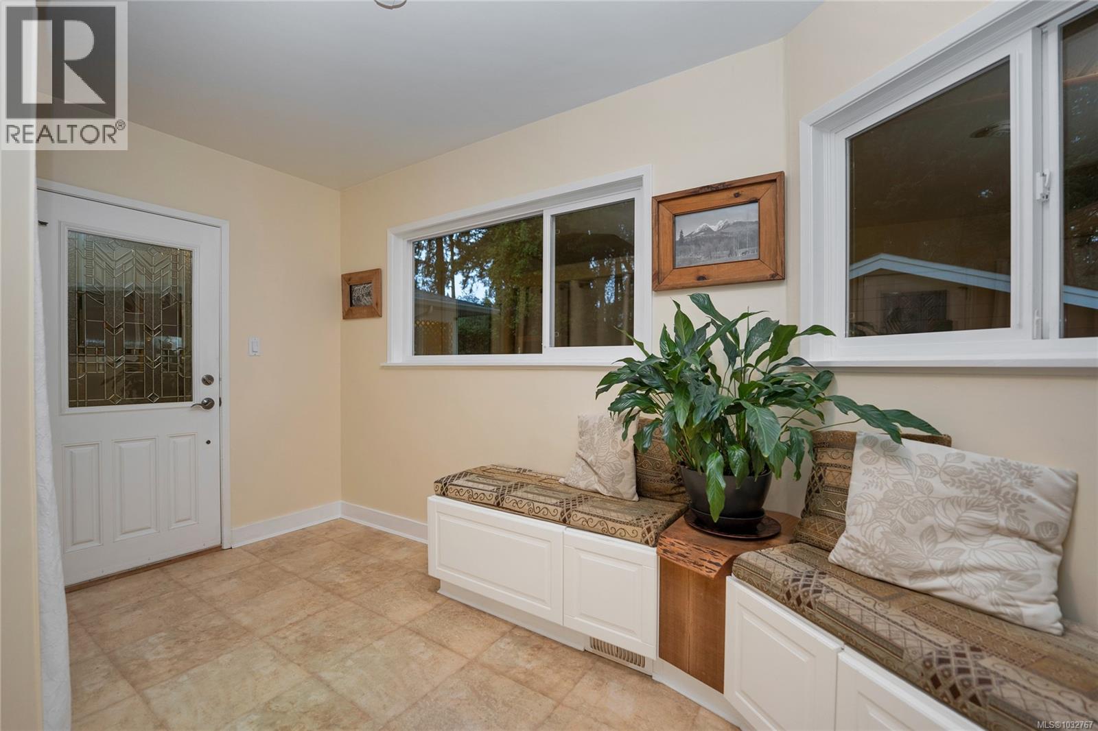 2229 Arbutus Rd - 16