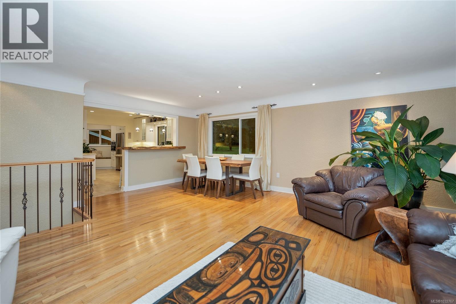 2229 Arbutus Rd - 9