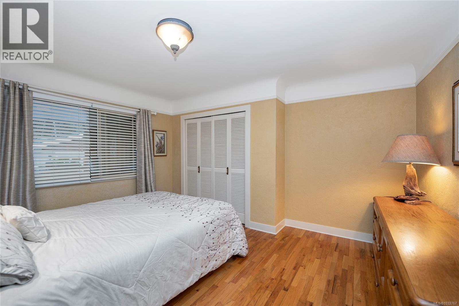 2229 Arbutus Rd - 17
