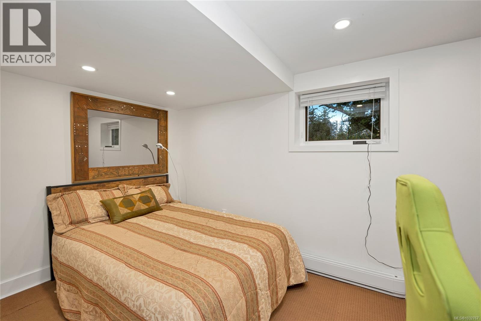 2229 Arbutus Rd - 35
