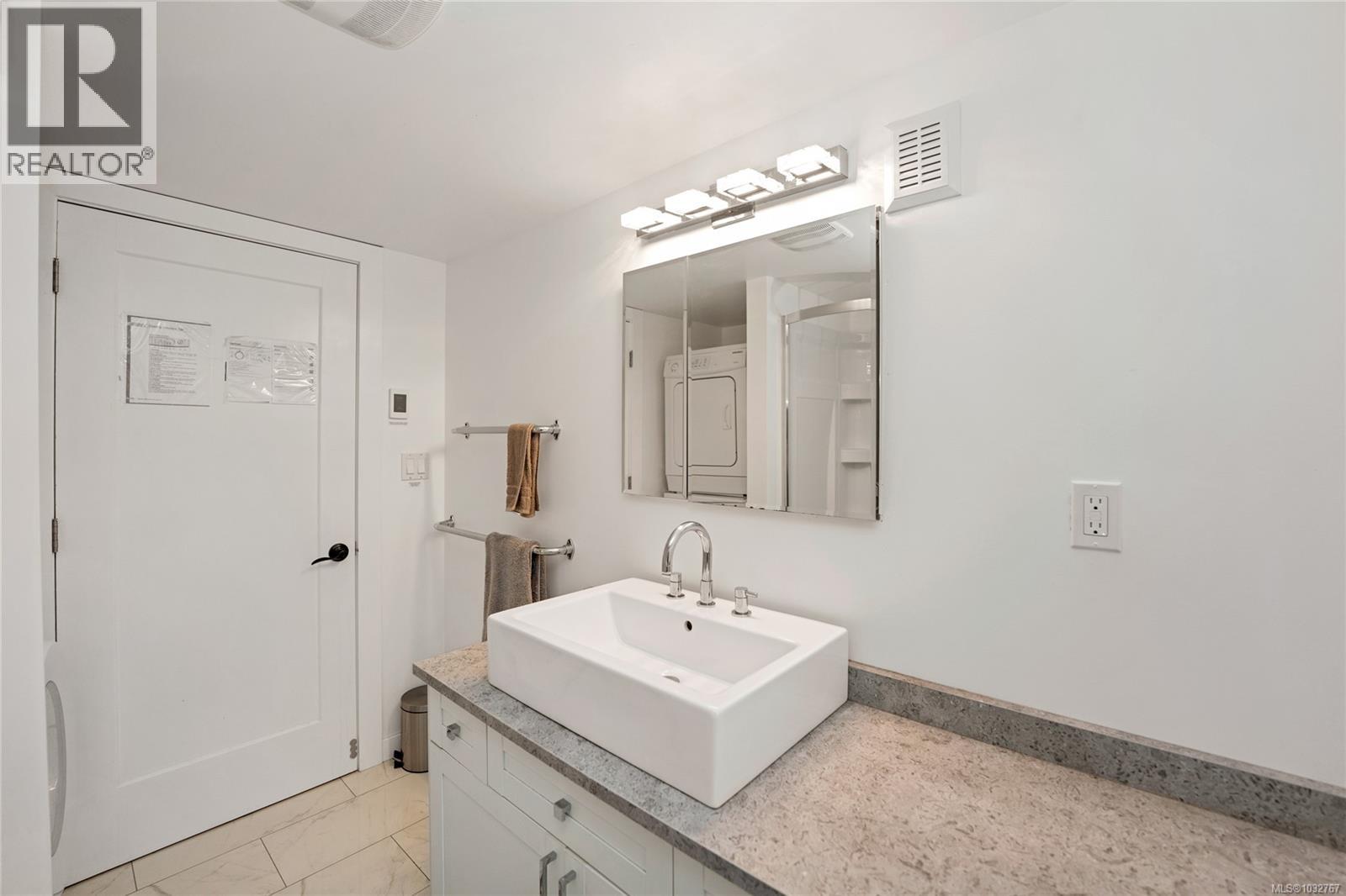 2229 Arbutus Rd - 38