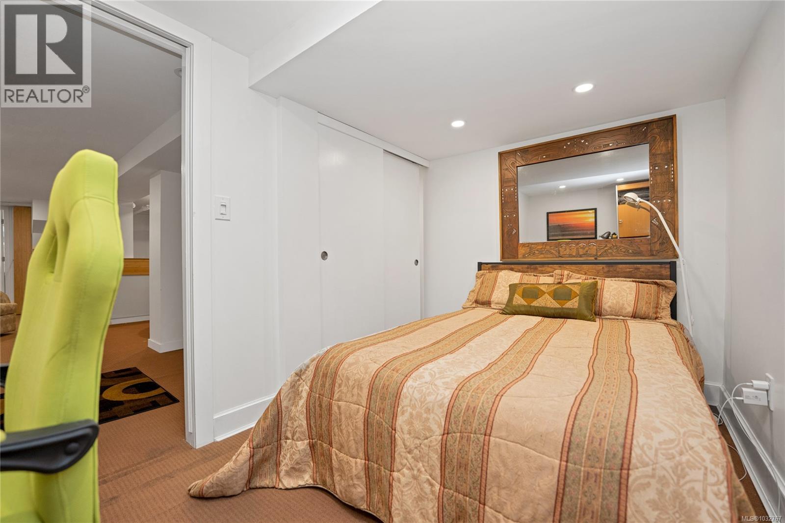 2229 Arbutus Rd - 36