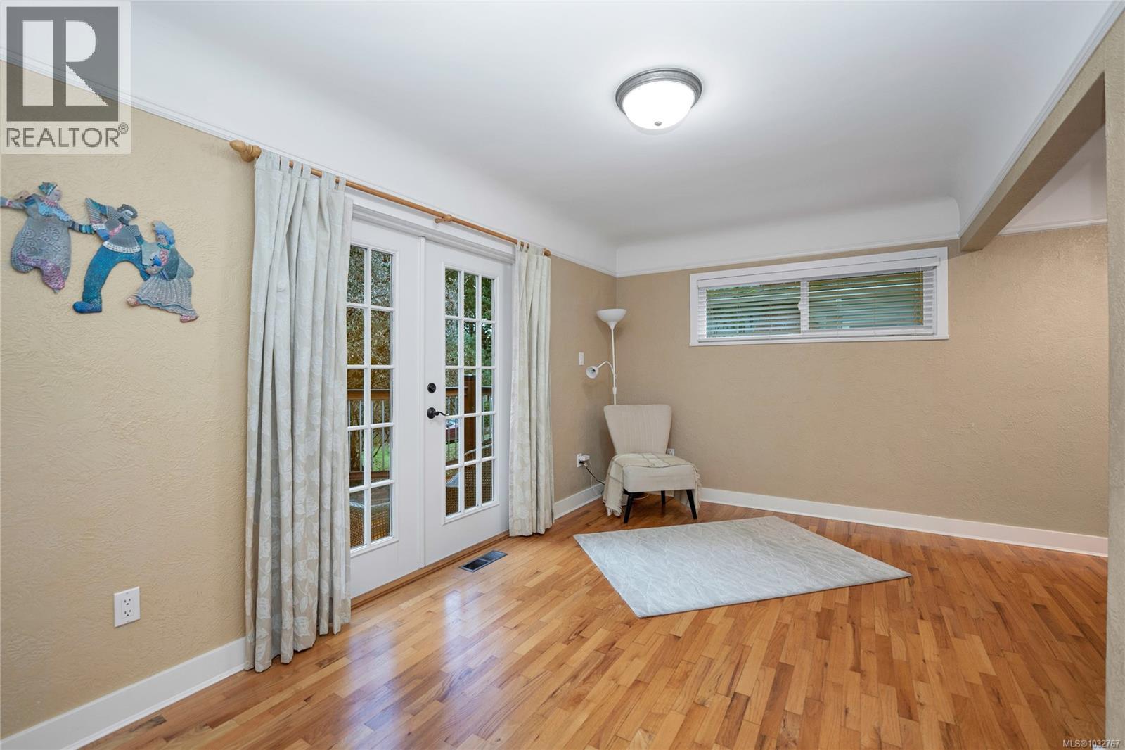 2229 Arbutus Rd - 20