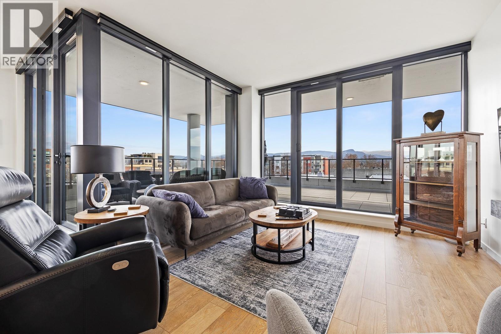 #301 485 Groves Avenue - 4