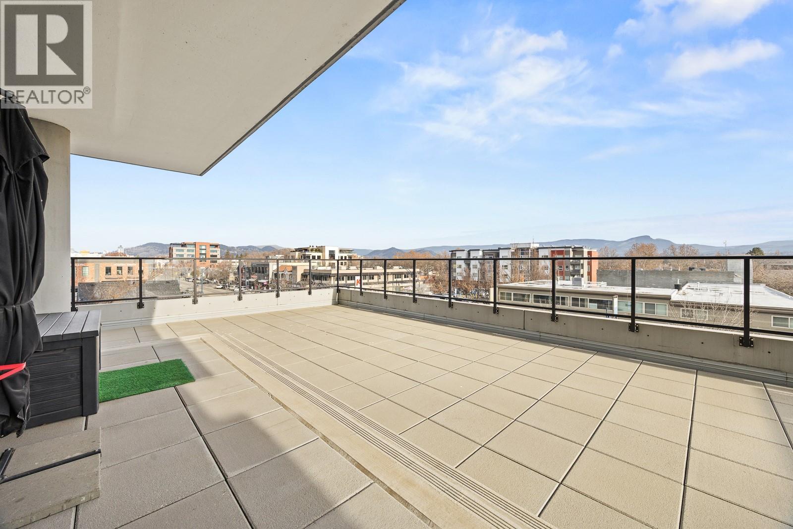 #301 485 Groves Avenue - 30
