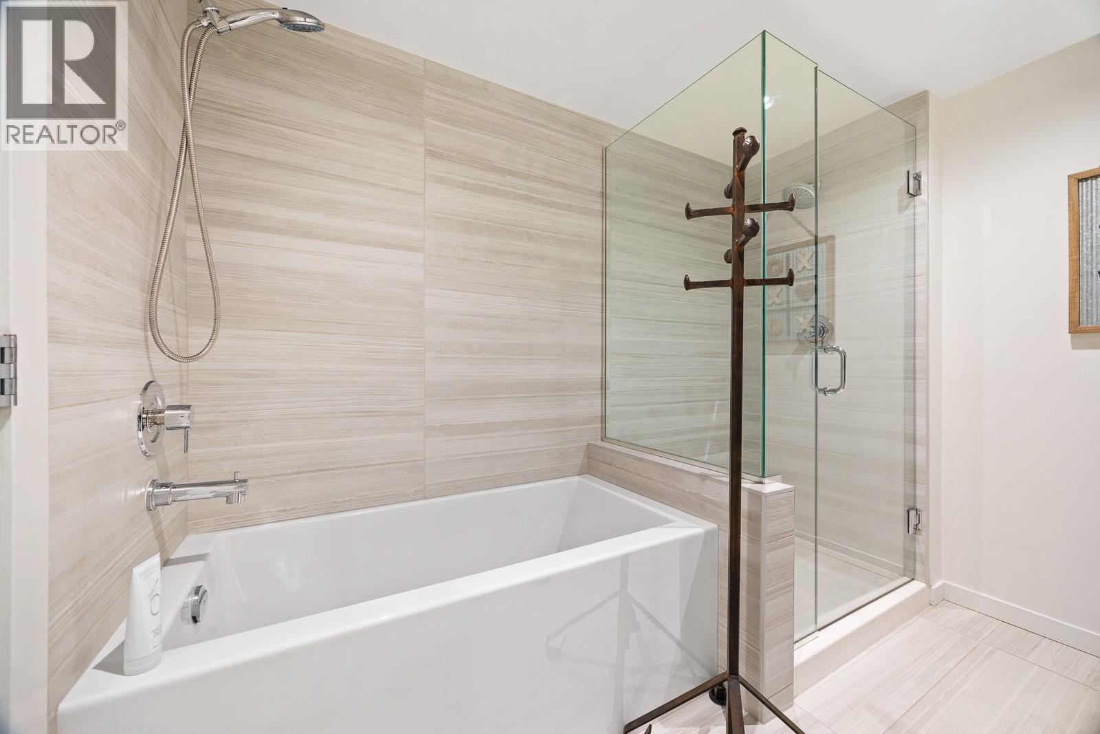 #301 485 Groves Avenue - 20