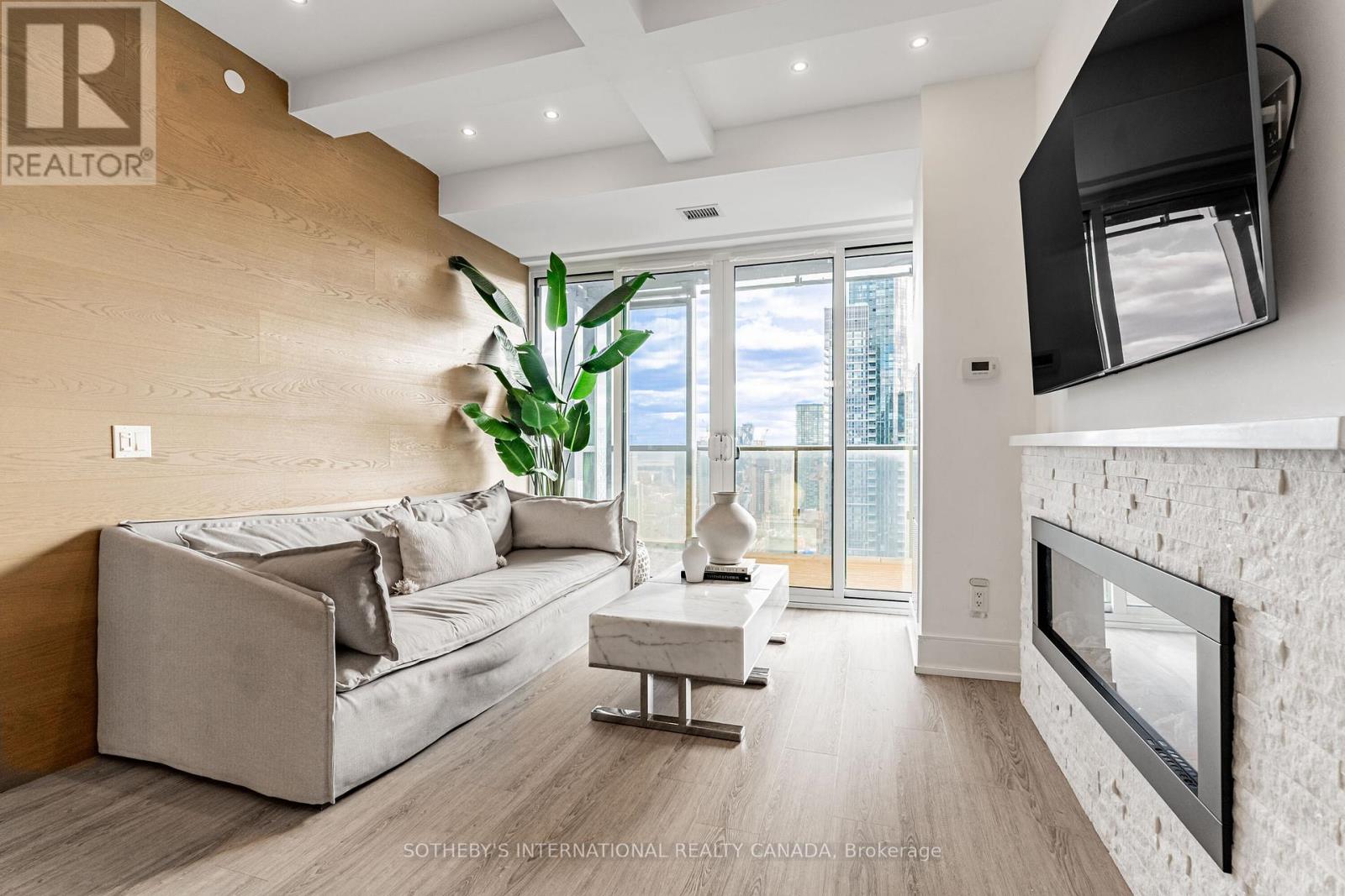 #4511 7 GRENVILLE STREET - 11