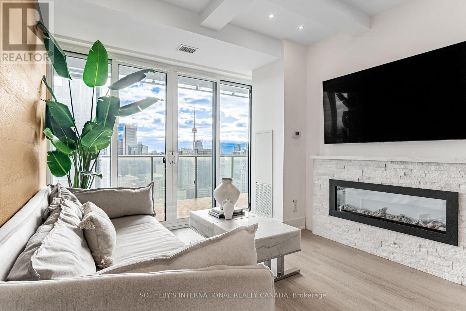 #4511 7 GRENVILLE STREET - 13