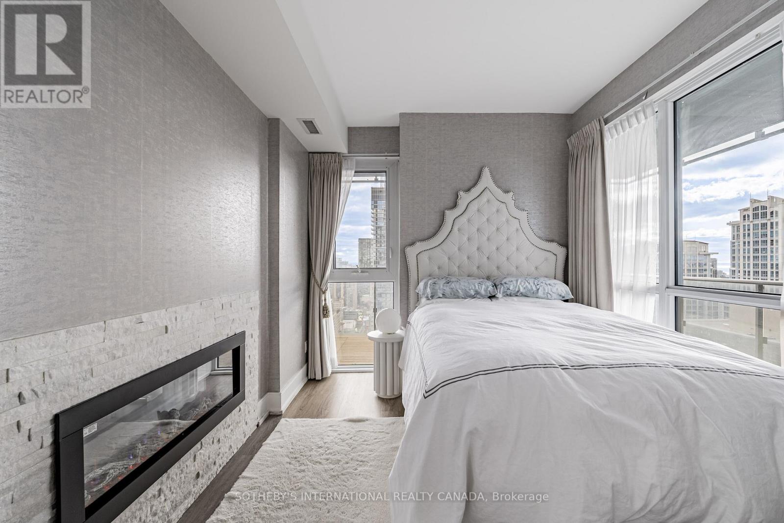 #4511 7 GRENVILLE STREET - 16